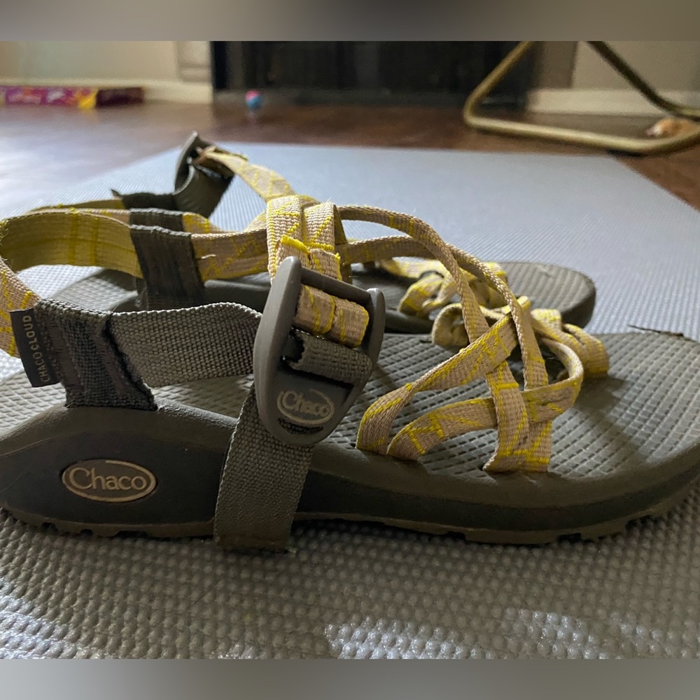 Chacos size 7. Lightly worn. Strappy